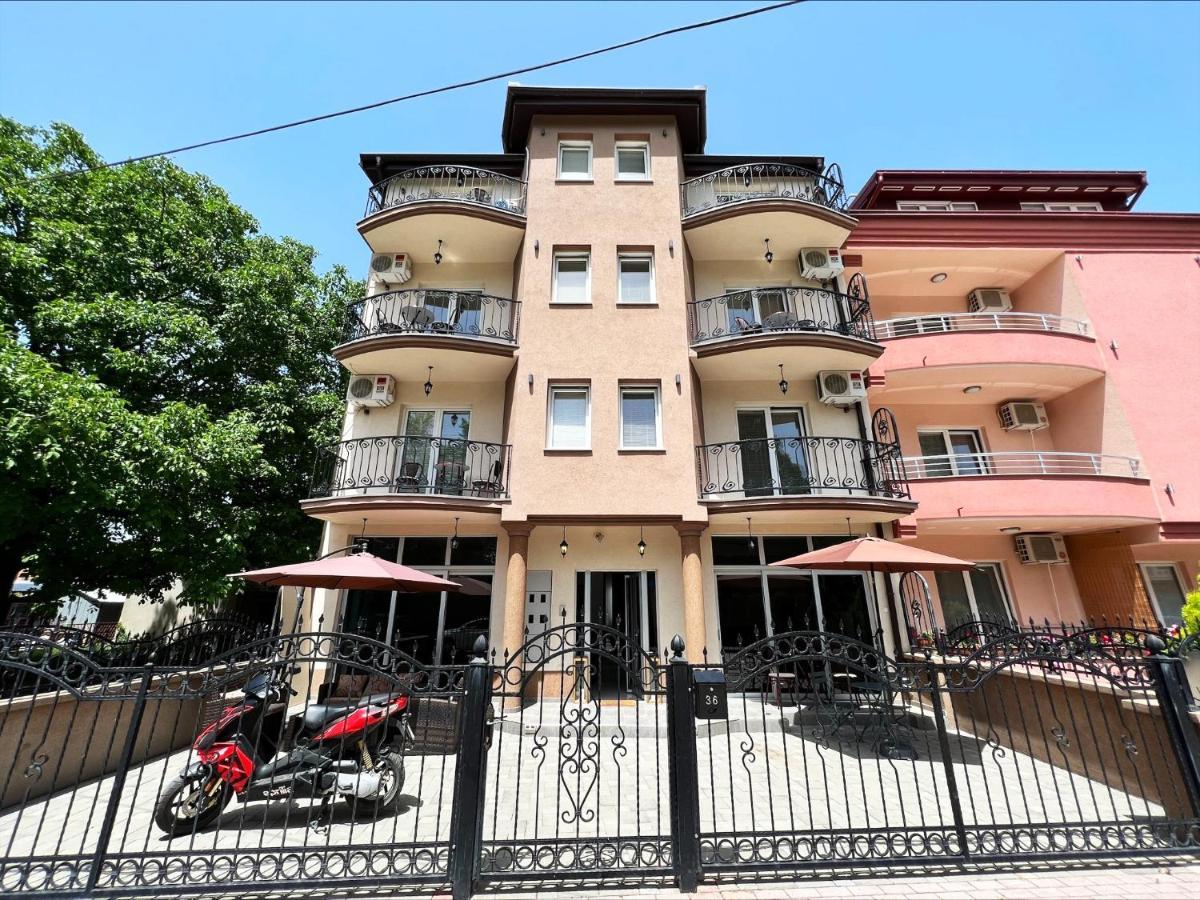 Majap Hostel Ohrid Bagian luar foto