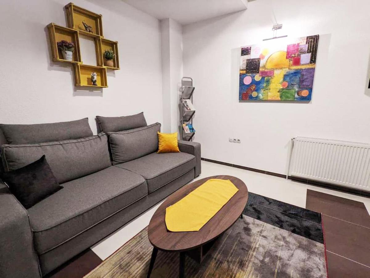 Majap Hostel Ohrid Bagian luar foto