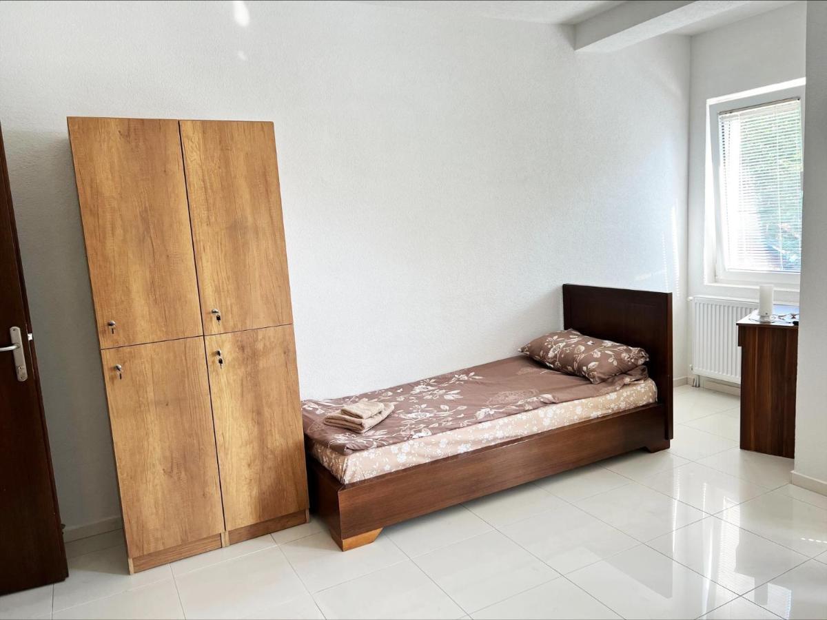 Majap Hostel Ohrid Bagian luar foto