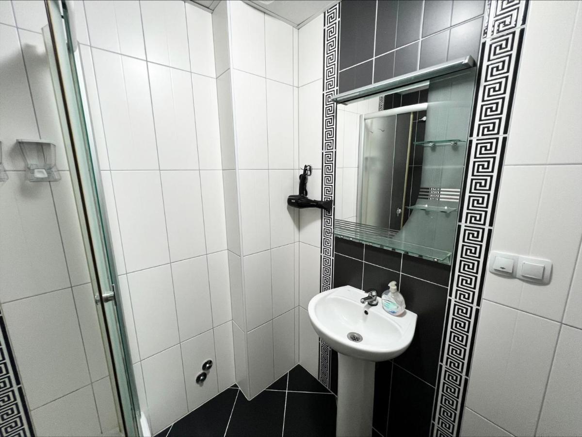 Majap Hostel Ohrid Bagian luar foto