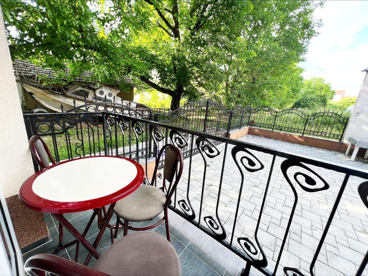 Majap Hostel Ohrid Bagian luar foto