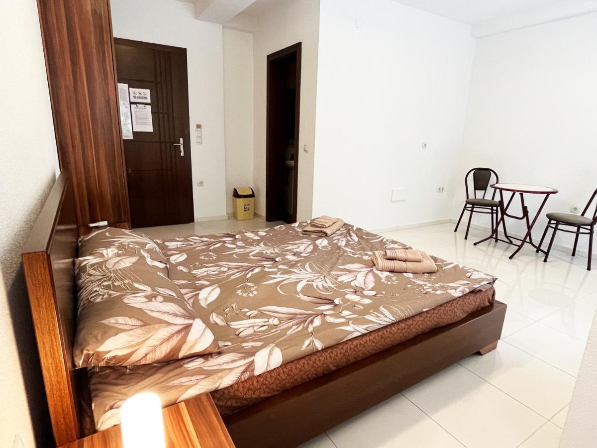 Majap Hostel Ohrid Bagian luar foto