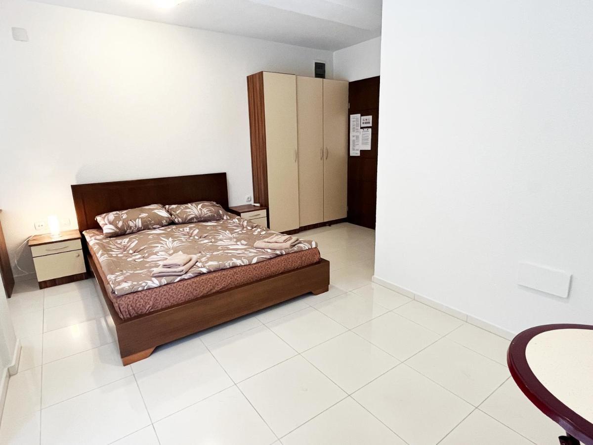 Majap Hostel Ohrid Bagian luar foto