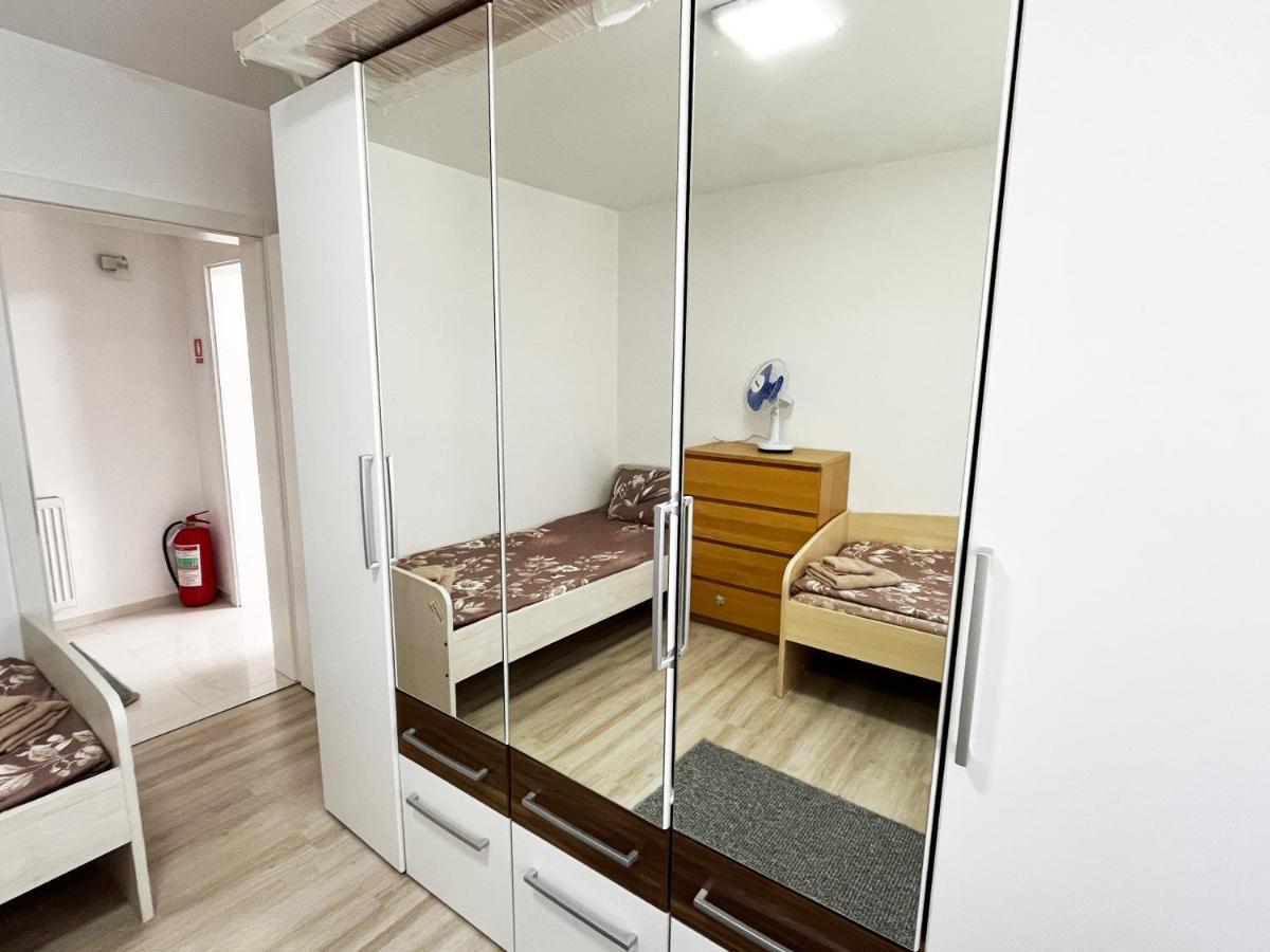 Majap Hostel Ohrid Bagian luar foto