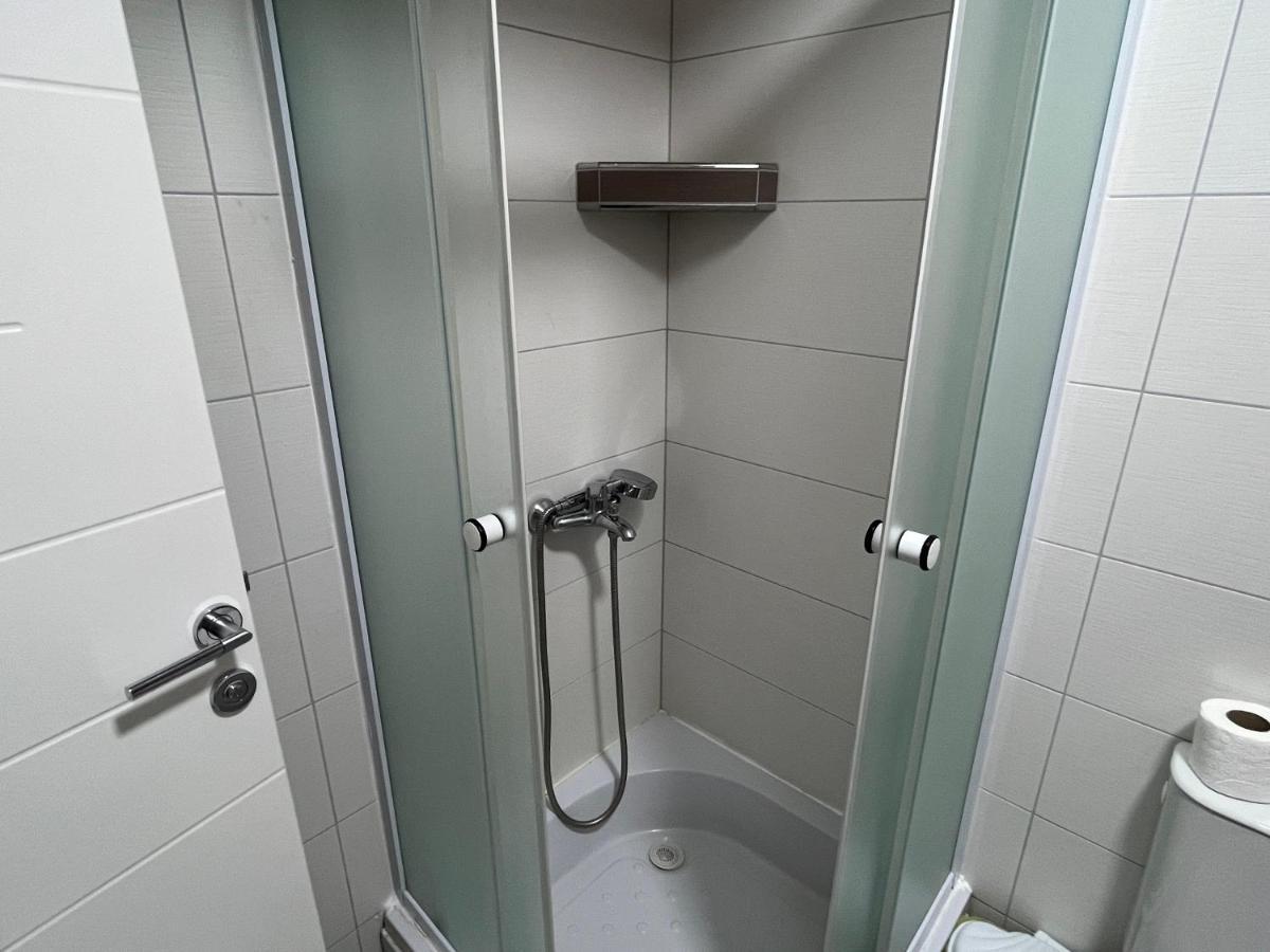 Majap Hostel Ohrid Bagian luar foto