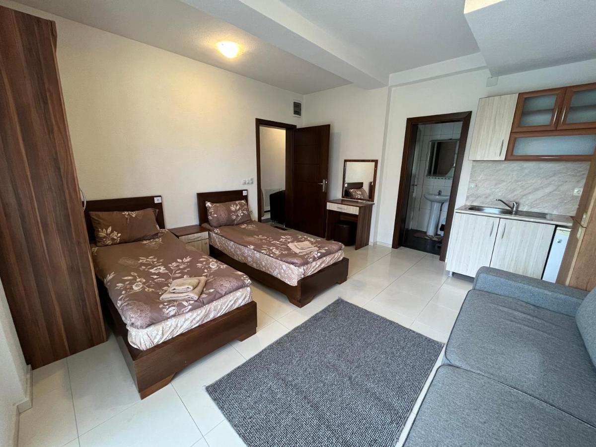 Majap Hostel Ohrid Bagian luar foto