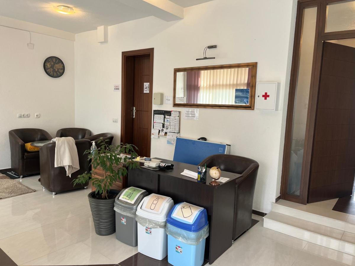 Majap Hostel Ohrid Bagian luar foto