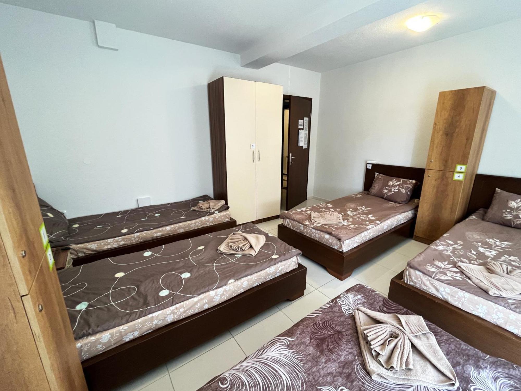 Majap Hostel Ohrid Bagian luar foto